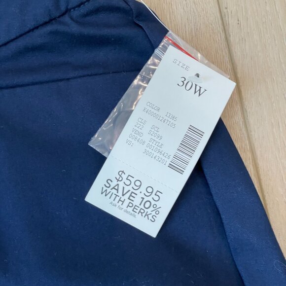 NEW $59 Catherines Womens Plus 30W Universal Capri Navy Pants - Picture 4 of 10